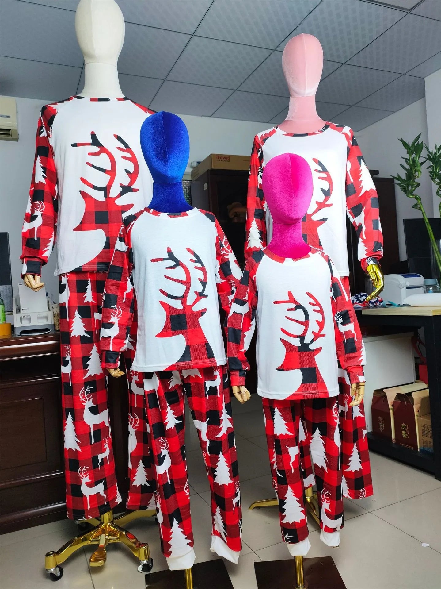 Family Matching Suit Christmas Costume Pajamas 2023 Christmas Elk Stitching Adult Children's Suit Baby Jumpsuit Family Pajamas